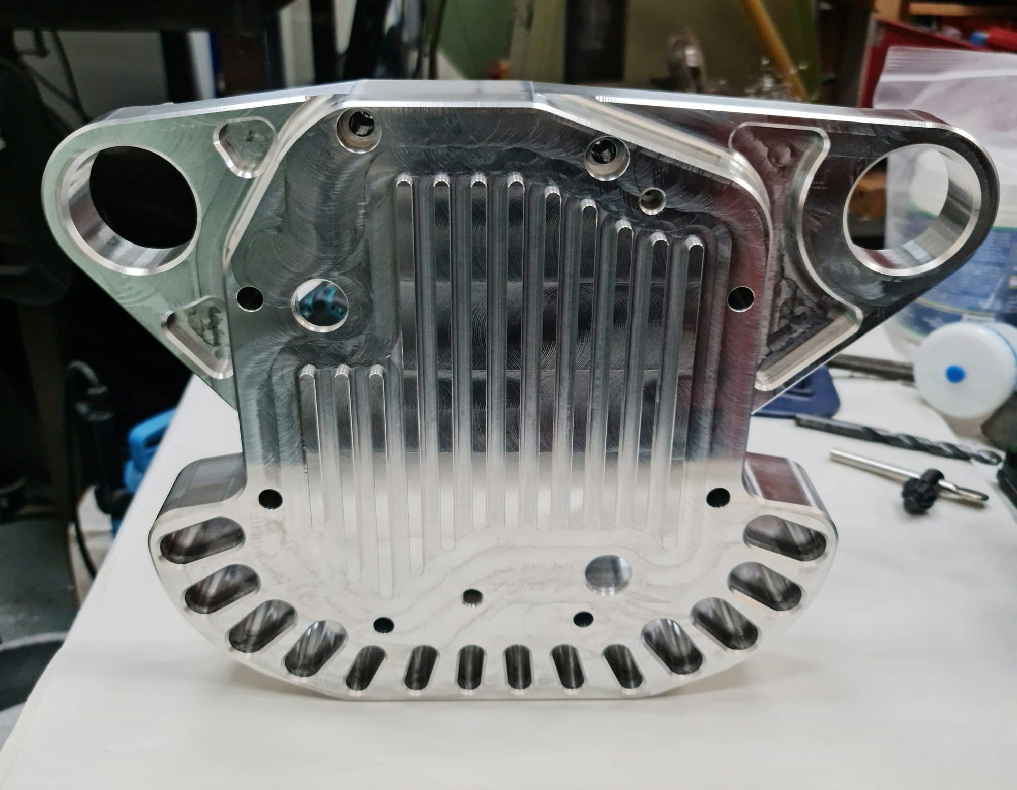 Differential housing outer face with machined cooling fins